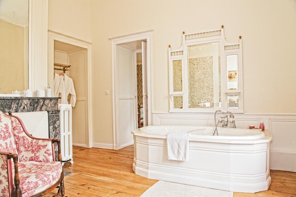Chateau Lamothe Du Prince Noir - B&B Saint-Sulpice-et-Cameyrac Phòng bức ảnh